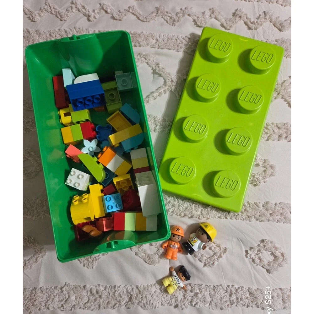LEGO Duplo building blocks with figures